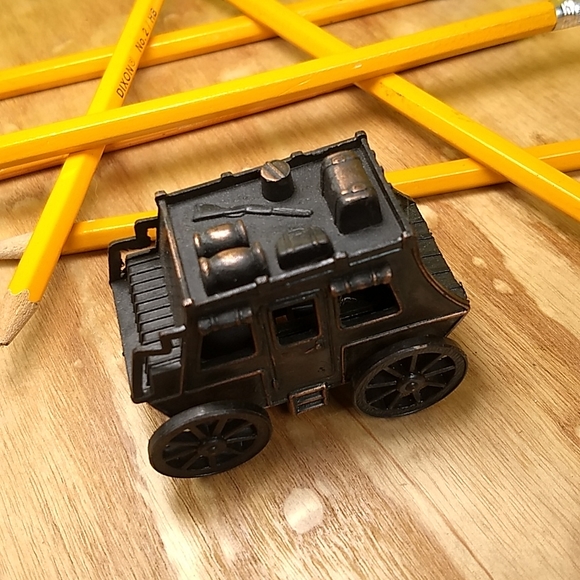 Collectable Metal Die Cast Stagecoach Sharpener - Picture 3 of 11